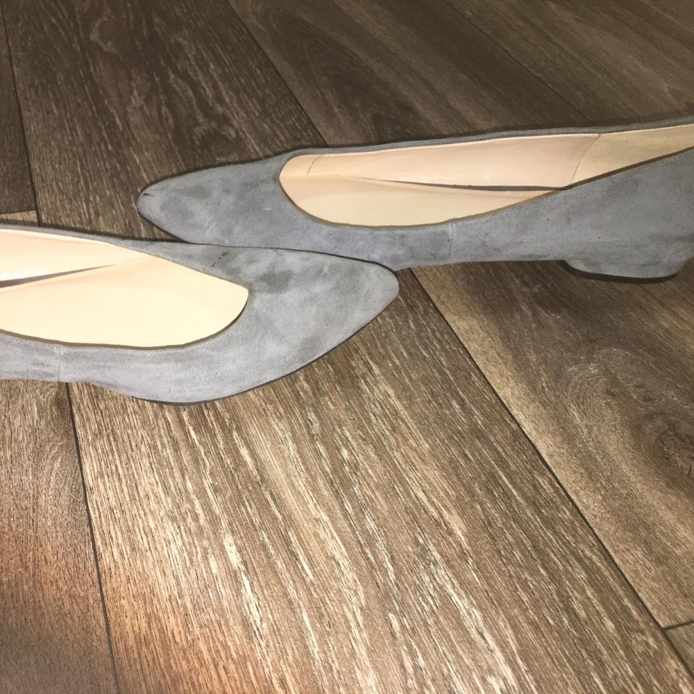 Grey Flats - Picture 2 of 4